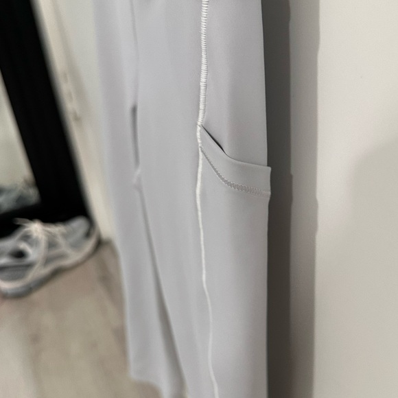 Athleta - Women’s Crop Leggings - Medium - Picture 6 of 7